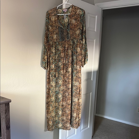 Dresses & Skirts - Cienna Floral Long Sleeve Dress